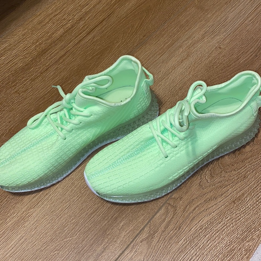 QUPID Lime green sneakers